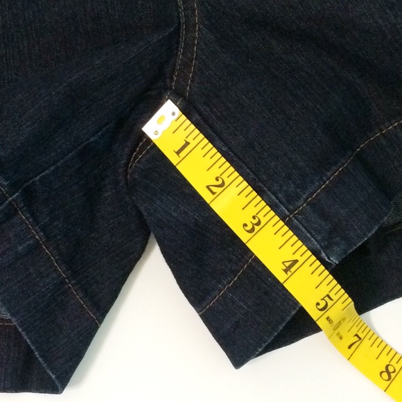 BANDOLINO Dark Denim Shorts | Size 6 - Picture 13 of 14